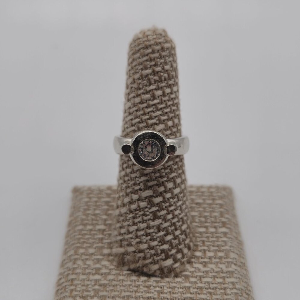 Size 7 Sterling Silver Unique Setting Cubic Zirconia Gem Ring A2226